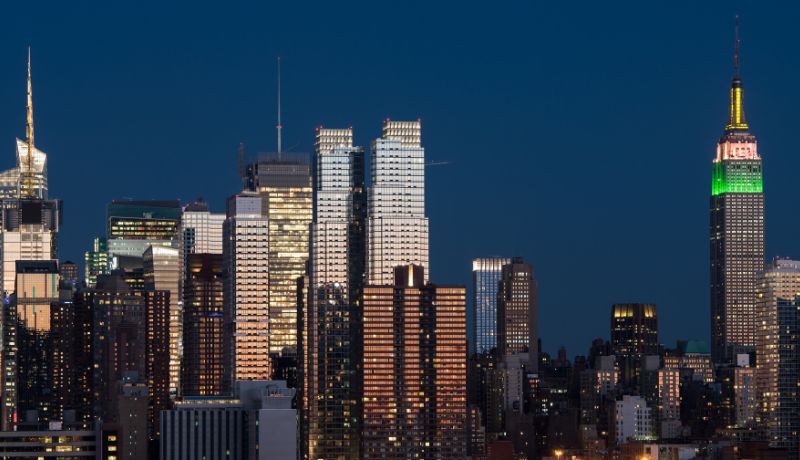 Airbnb cleaning service New York Midtown Manhattan skyline